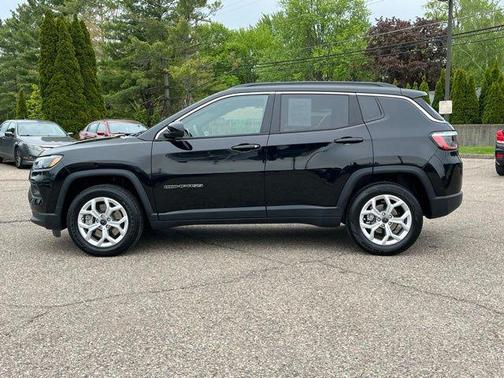 Diamond Black Crystal Pearlcoat 2025 Jeep Compass Latitude