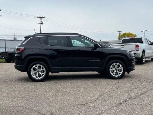 Diamond Black Crystal Pearlcoat 2025 Jeep Compass Latitude