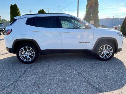 2022 Jeep Compass Latitude Lux