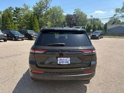 Rocky Mountain Pearlcoat 2023 Jeep Grand Cherokee Limited