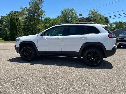 Bright White Clearcoat 2019 Jeep Cherokee Trailhawk