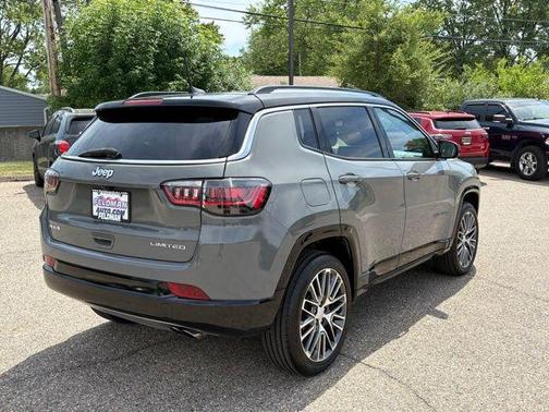 Sting-Gray Clearcoat 2022 Jeep Compass Limited