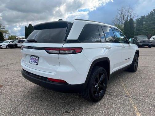 Bright White Clearcoat 2023 Jeep Grand Cherokee Altitude