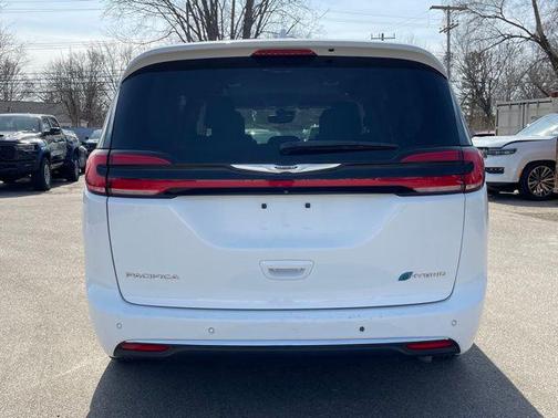 2022 Chrysler Pacifica Hybrid Touring L