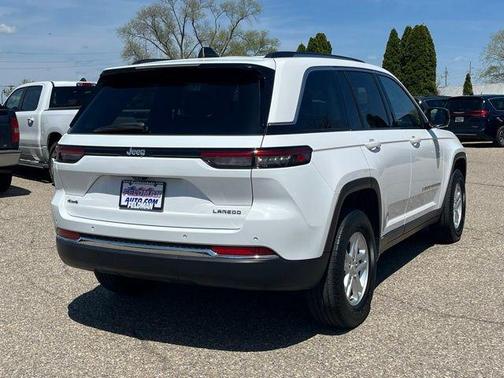 Bright White Clearcoat 2023 Jeep Grand Cherokee Laredo