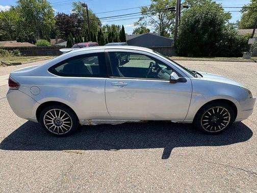 Silver 2009 Ford Focus SES