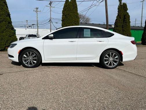 2016 Chrysler 200 S