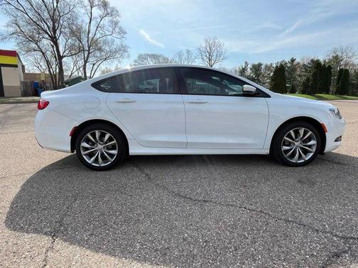 2016 Chrysler 200 S