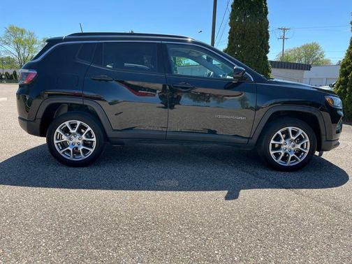 2022 Jeep Compass Latitude Lux