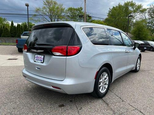 Silver Mist Clearcoat 2024 Chrysler Voyager LX