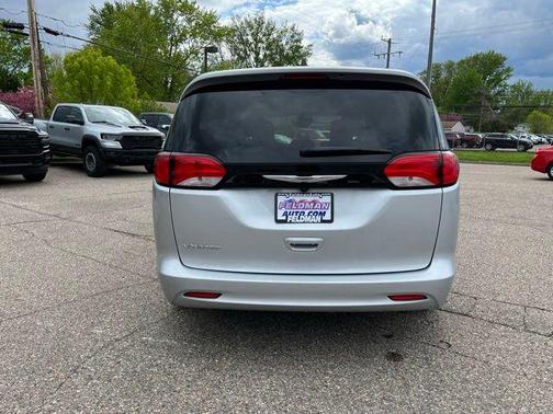 Silver Mist Clearcoat 2024 Chrysler Voyager LX