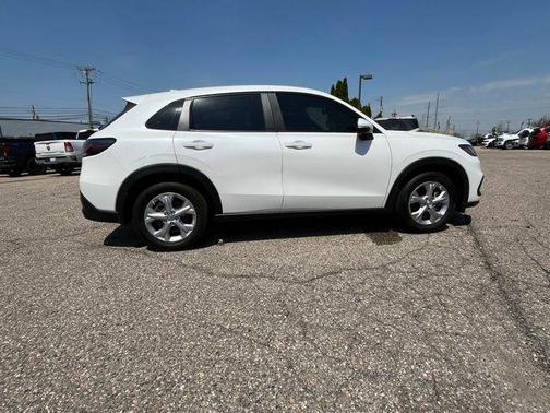 White 2025 Honda HR-V LX