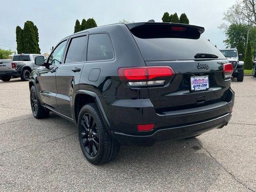 Diamond Black Crystal Pearlcoat 2017 Jeep Grand Cherokee Altitude