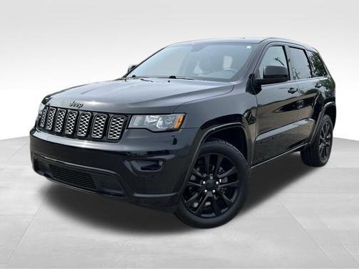 Diamond Black Crystal Pearlcoat 2017 Jeep Grand Cherokee Altitude