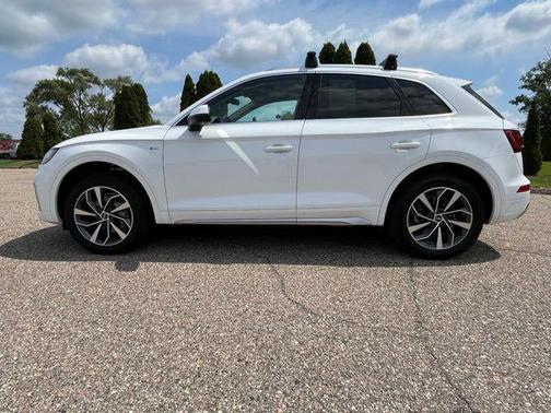 2022 Audi Q5 45 S line Premium Plus