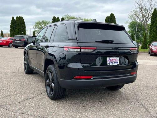 Diamond Black Crystal Pearlcoat 2023 Jeep Grand Cherokee Limited