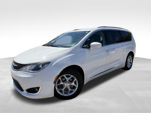 Bright White Clearcoat 2017 Chrysler Pacifica Touring-L