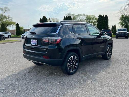 Diamond Black Crystal Pearlcoat 2023 Jeep Compass Limited