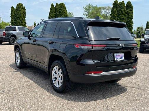 Diamond Black Crystal Pearlcoat 2023 Jeep Grand Cherokee Limited