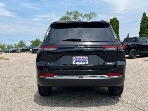 Diamond Black Crystal Pearlcoat 2023 Jeep Grand Cherokee Limited