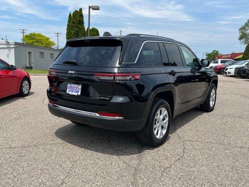 Diamond Black Crystal Pearlcoat 2023 Jeep Grand Cherokee Limited