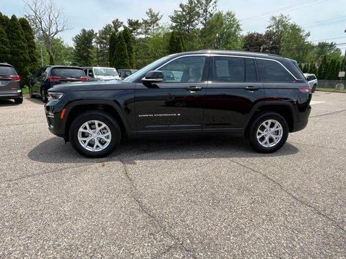 Diamond Black Crystal Pearlcoat 2023 Jeep Grand Cherokee Limited