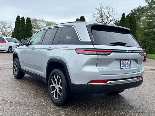 Silver Zynith 2024 Jeep Grand Cherokee Limited
