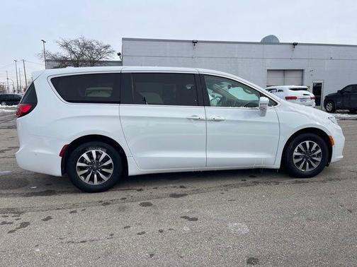 2022 Chrysler Pacifica Hybrid Touring L