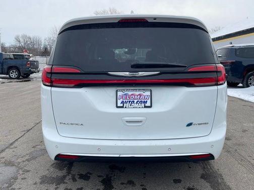 2022 Chrysler Pacifica Hybrid Touring L