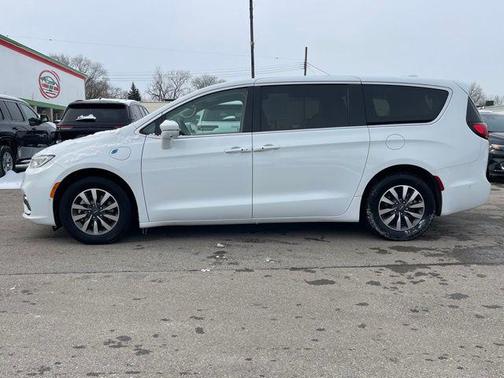 2022 Chrysler Pacifica Hybrid Touring L