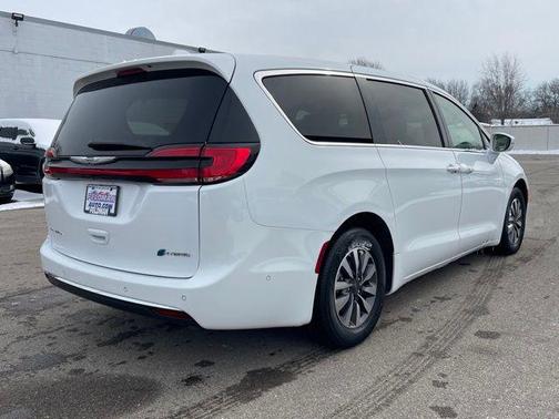 2022 Chrysler Pacifica Hybrid Touring L
