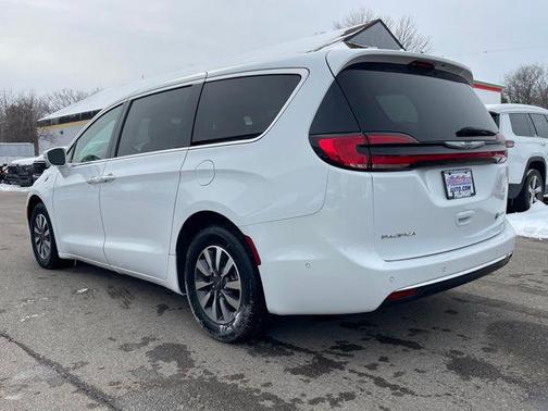 2022 Chrysler Pacifica Hybrid Touring L