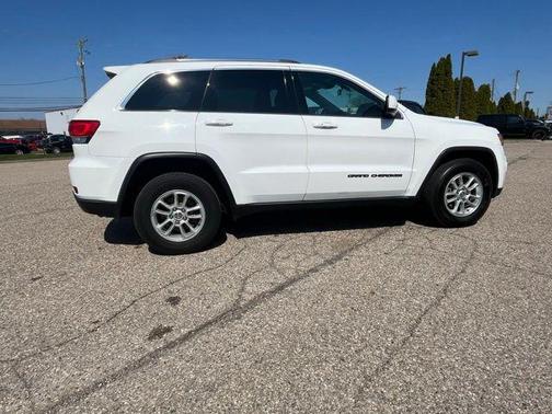 Bright White Clearcoat 2019 Jeep Grand Cherokee Laredo