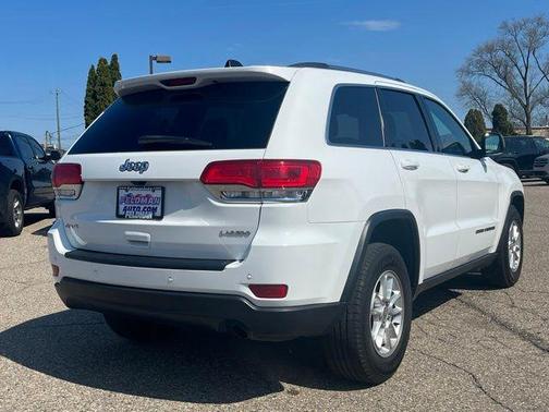 Bright White Clearcoat 2019 Jeep Grand Cherokee Laredo