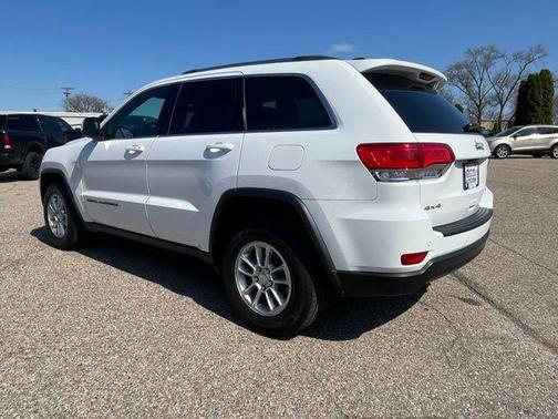 Bright White Clearcoat 2019 Jeep Grand Cherokee Laredo