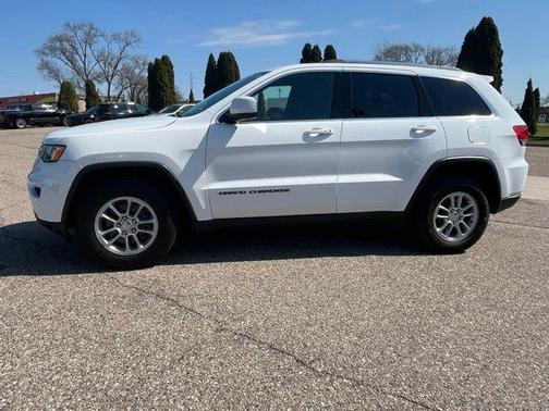 Bright White Clearcoat 2019 Jeep Grand Cherokee Laredo