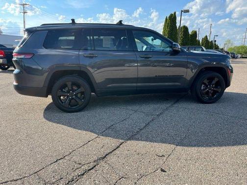 Baltic Gray Metallic Clearcoat 2022 Jeep Grand Cherokee L Altitude