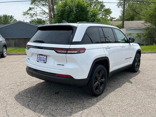 Bright White Clearcoat 2023 Jeep Grand Cherokee Limited