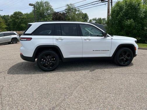 Bright White Clearcoat 2023 Jeep Grand Cherokee Limited