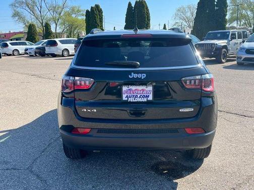 Diamond Black Crystal Pearlcoat 2025 Jeep Compass Latitude