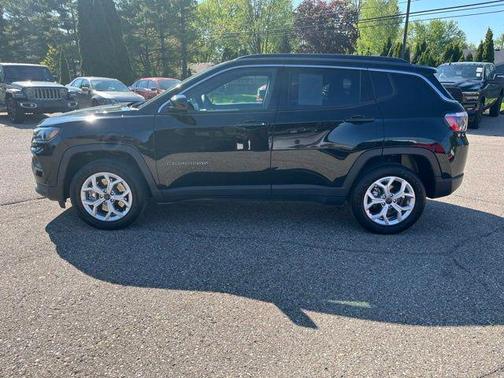 Diamond Black Crystal Pearlcoat 2025 Jeep Compass Latitude