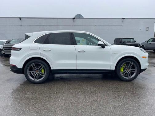 2024 Porsche Cayenne E-Hybrid S