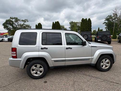 Bright Silver Metallic Clearcoat 2010 Jeep Liberty Sport