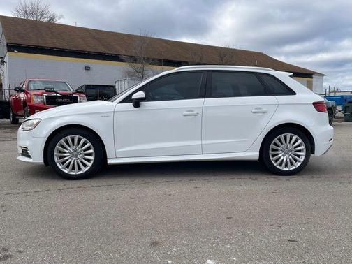 2017 Audi A3 e-tron 1.4T Premium