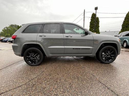 2022 Jeep Grand Cherokee Laredo