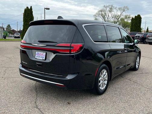 Diamond Black Crystal Pearlcoat 2025 Chrysler Pacifica L