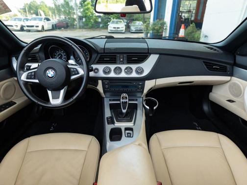 Alpine White 2009 BMW Z4 sDrive35i