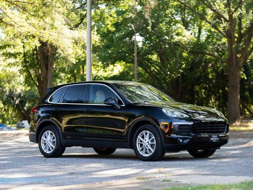 Black 2016 Porsche Cayenne Cayenne