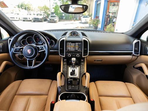 Meteor Gray Metallic 2016 Porsche Cayenne Cayenne