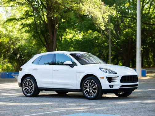 White 2016 Porsche Macan Macan Sport Edition